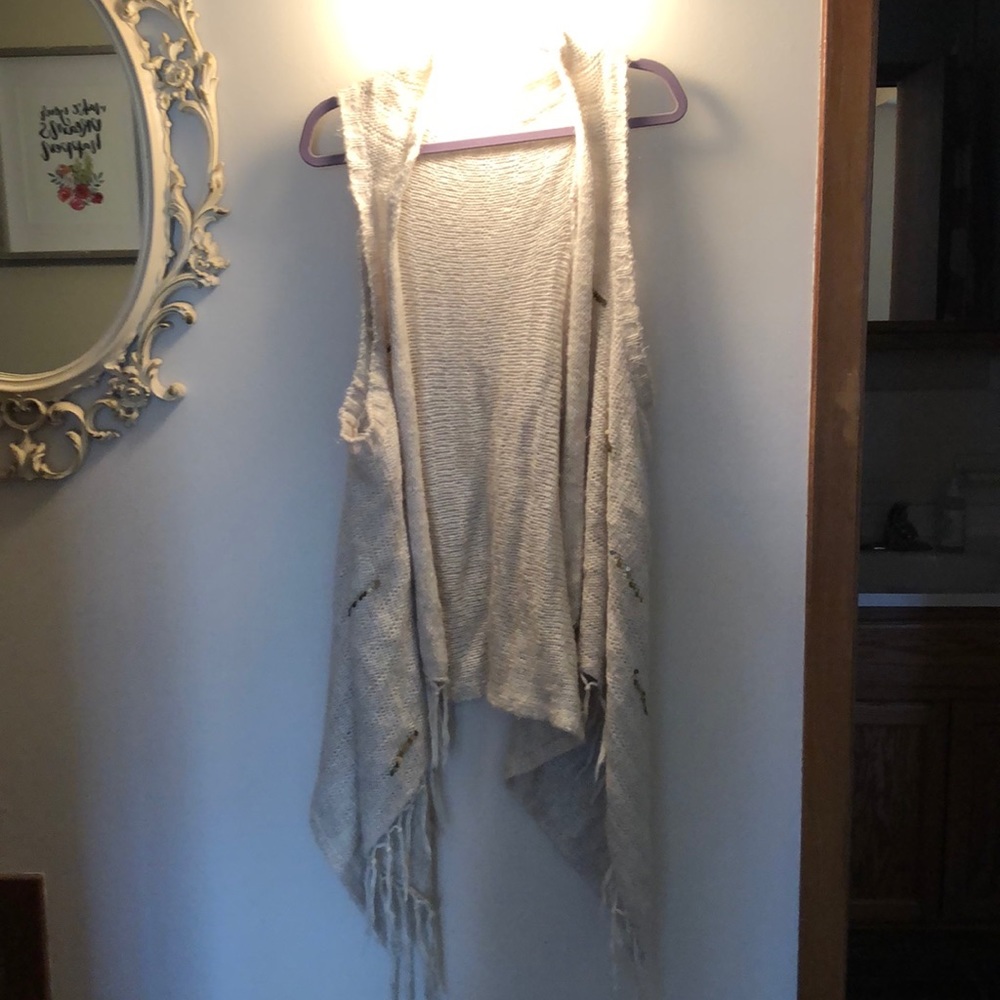 Sweater vest with fringe